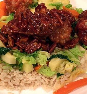 Kipkluifjes met karamelsaus