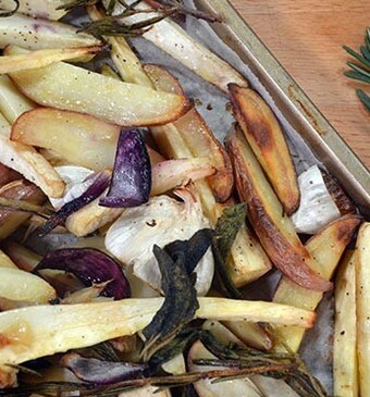 Traybake met wintergroenten & kruiden en runderworst