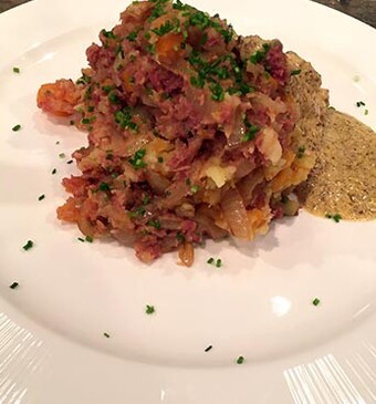 American ness (Aardappel-uienstamppot met corned beef)