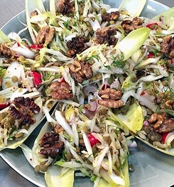 Witlofnestjes met linzensalade