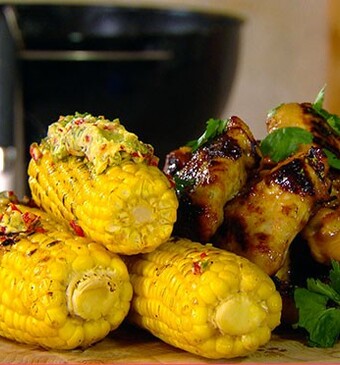 Geroosterde kippenvleugels met linzensalade en maïs