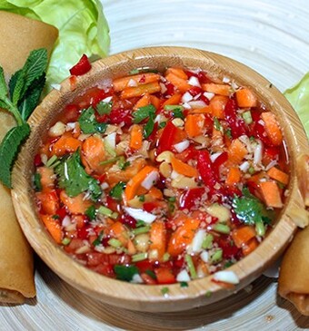 Krokante loempia’s met dipsaus