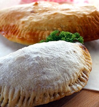 Panzerotti (gefrituurde hartige en zoete pizza’s)