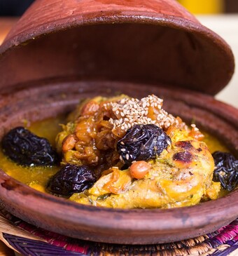 Een feestje op tafel met deze Arabische gerechten