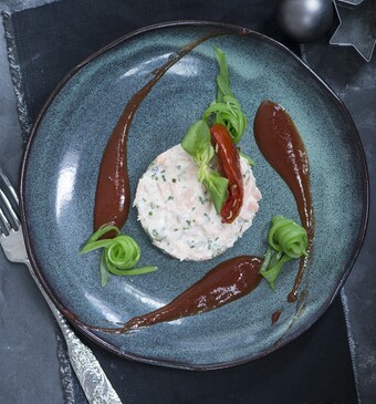 Zalmrilettes met snijboonrolletjes en tomatendressing