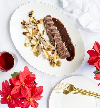 Hazenrug met geroosterde wintergroenten, portsaus en pruimen