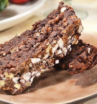 Luchtige pure chocoladefruitreep