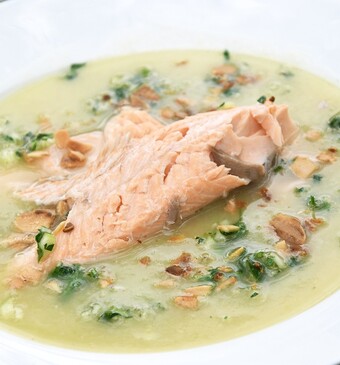 Vichyssoise met gerookte forel en appelsalsa