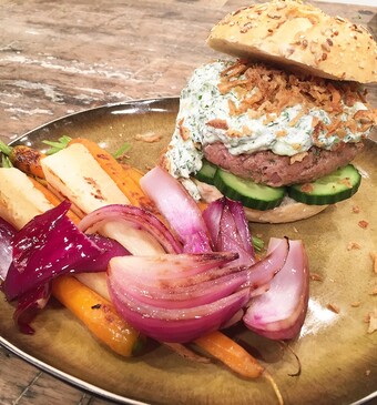 Runderburger met gegrilde groente