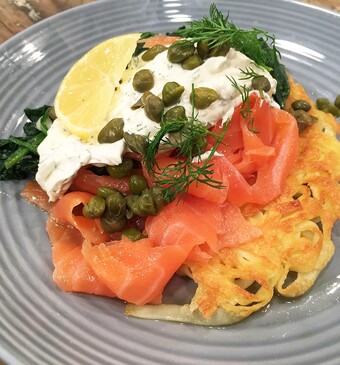 Gebakken tagliatelle met gerookte zalm