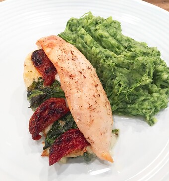 Kip gevuld met mozzarella en spinazie