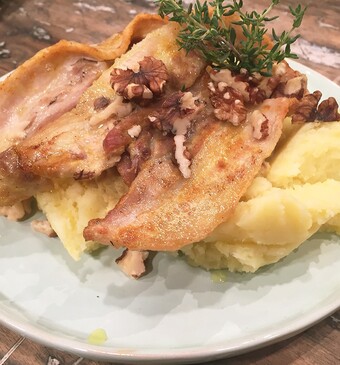 Aardappel-bloemkoolpuree met speklapjes