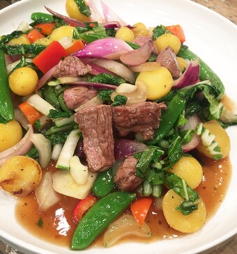 Pepersteakwok met zwarte pepersaus