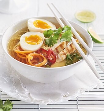 Pho (Vietnamese bouillon met kip)