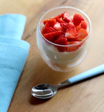 Easy panna cotta met aardbeien