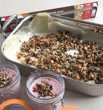 Fruitslush met huisgemaakte cruesli