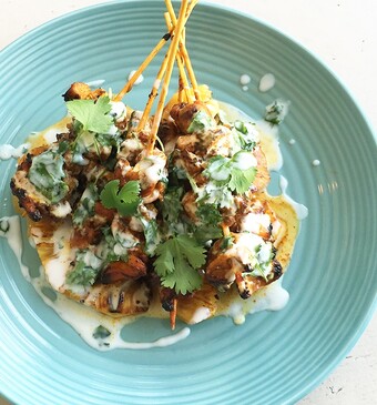 Tropische kipspiezen met yoghurtsaus