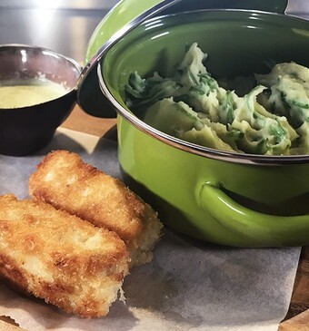 Stamp in de pot en verrukkelijke vissticks (peultjes stamppot met vissticks)