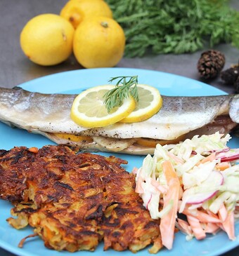 Forel met wortel rösti en coleslaw