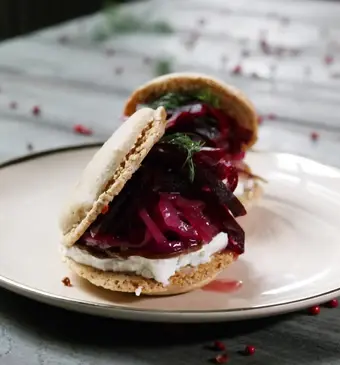Hartige macaron met gerookte eendenborst