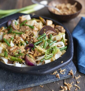 Kwetiau met kippendijen