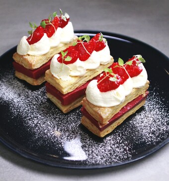Millefeuille met crème chibouste en frambozencremeux
