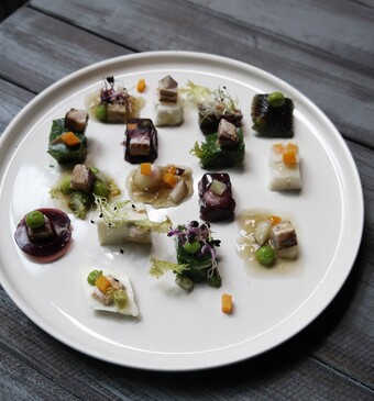 Paté met verschillende groenten in gelei