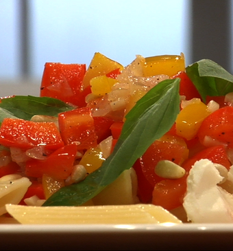 Penne met paprika en geitenkaas