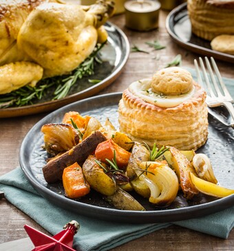 Gebraden kip met (zoete) aardappel en jus in pasteitjes