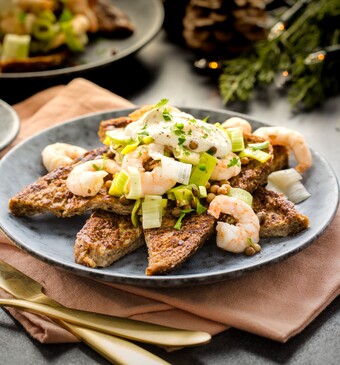 Hartige wentelteefjes met linzen-wokgarnalensalade