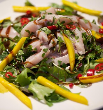 Salade met zwaardvis