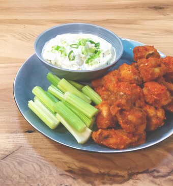 Buffalo wings en blue cheese dip