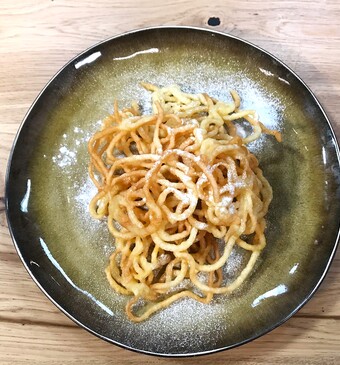 Jalebi in rozenwater