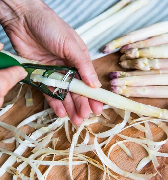 Asperges schillen