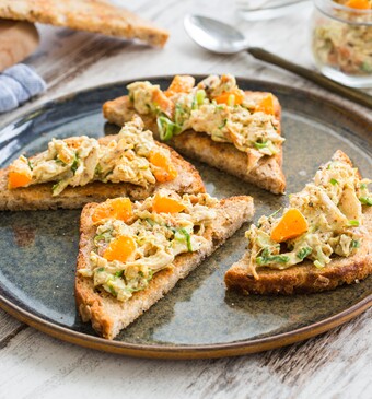 Gerookte-kipsalade met mandarijn en walnoten