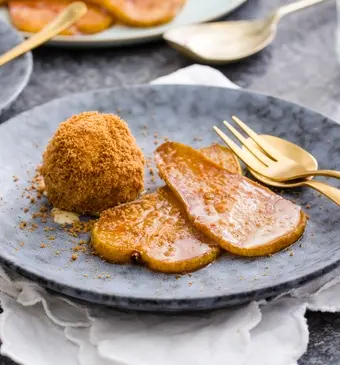 Gebakken peer met speculaasijs