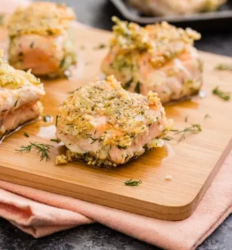 Zalmfilet met notenkruim