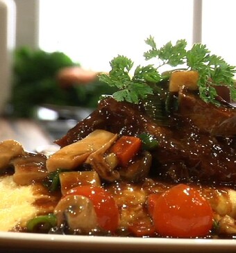 Gestoofde ossenstaart met polenta