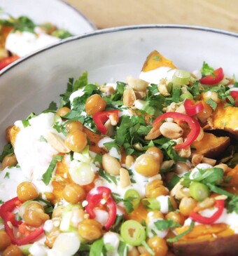 Krokante kikkererwten met gefrituurde spruitjes