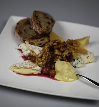 Franse kaasplank met kweepeercompote