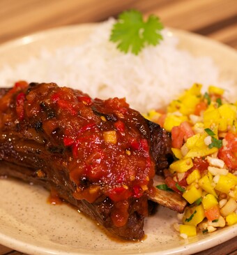 Gegrilde zoetzure runderkrabbetjes met droge mangosalsa