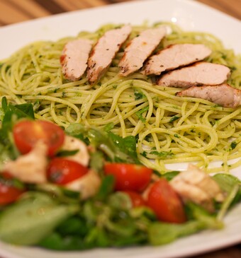 Spaghetti con acciughe e crescione (pasta met waterkers) & Insalata lattuga (salade met veldsla)
