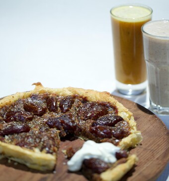 Dadeltaart uit Tolga & dadelshake met sinaasappelsap en dadelshake met karnemelk