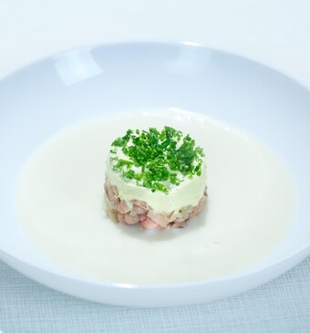 Schuimige knolselderijsoep met zuurkool