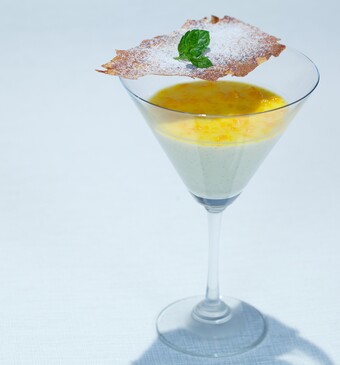 Witte chocolade panna cotta met lemoncurd