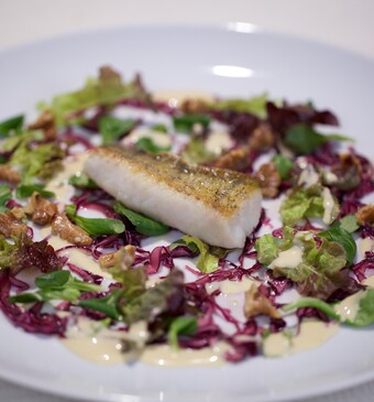 Gebakken snoekbaars met snelle notenmayonaise