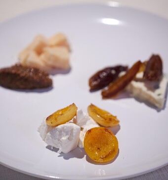 Geitenkaasproeverij met gedroogd fruit