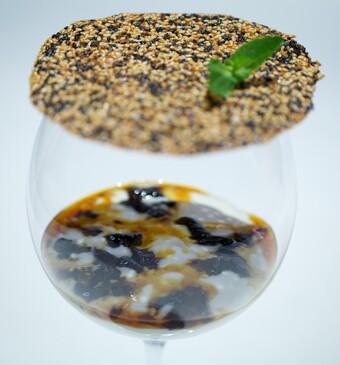 Amandelmousse met armagnacpruimen