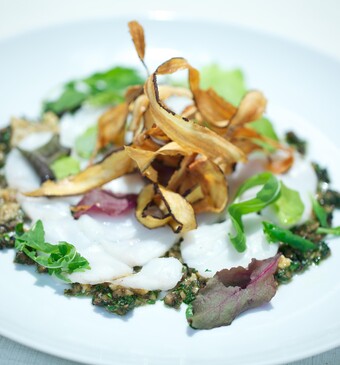 Kabeljauwcarpaccio met notenpesto