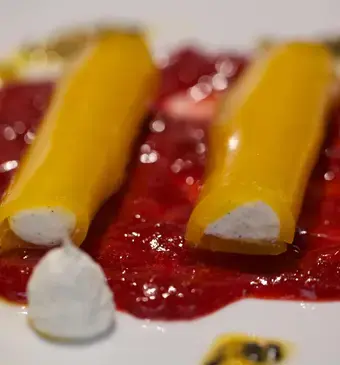Passievruchtgelei met mascarponemousse